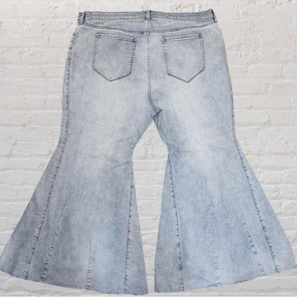 22S Torrid Festi Super Flare Jeans NWT - Picture 5 of 6